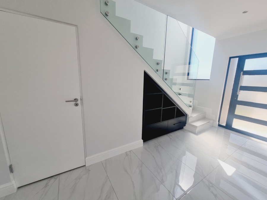 4 Bedroom Property for Sale in Sandown Western Cape